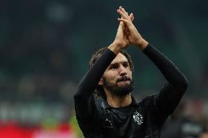 斯基拉：萨索洛再次联系米兰询问阿德利情况，米兰愿意出售球员