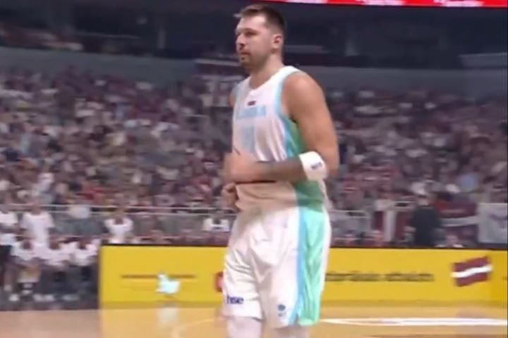 瘦身励志东！东契奇复出首节轻松砍下15分 超远三分轻松写意！