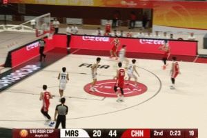 摧枯拉朽！吕飞燕漂亮过人直杀篮下 对抗防守强硬打成2+1