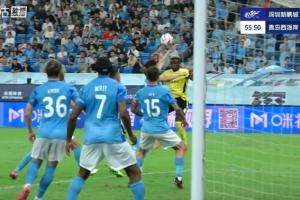 逆天手球！杨一鸣防守中伸手“打排球”送点，阿齐兹点射反超比分