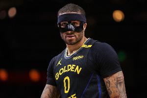 小佩顿：我们有很多经验丰富球员 也需年轻人顶上几场为老将减压