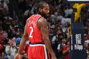 小卡：我们进攻端要提高战术执行力节奏更快点 防守互相补防协防