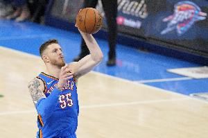 能攻也能传!哈滕出战26分钟 7中6高效砍下14分14板8助!