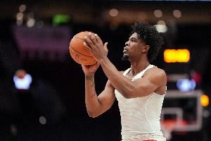 亨德森：很多人受我这种伤都离队休养 我一直跟队看录像&学习